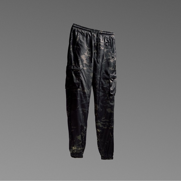 QILO MCB JOGGERS - New still in shipping bag. Size large.